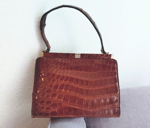 Alte handtasche aus leder - aus,