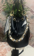 Schwarze Schulter- und